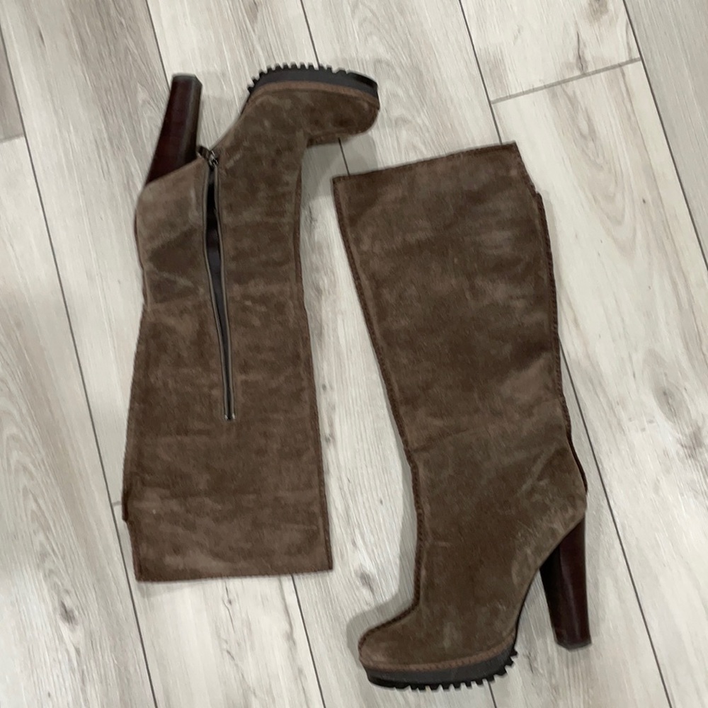 Sondea Robert's suede  boot with stacked heel